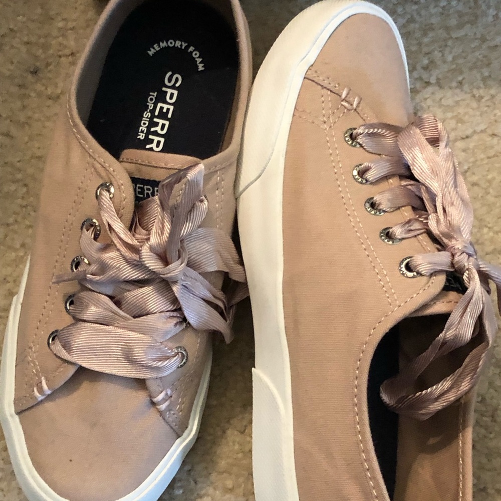 Sperry topsider sneaker in dusty rose.NIB
